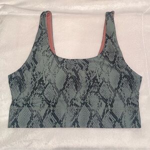 Fabletics Harlyn Snake Print Reversible
Midi Impact Sports Bra Large